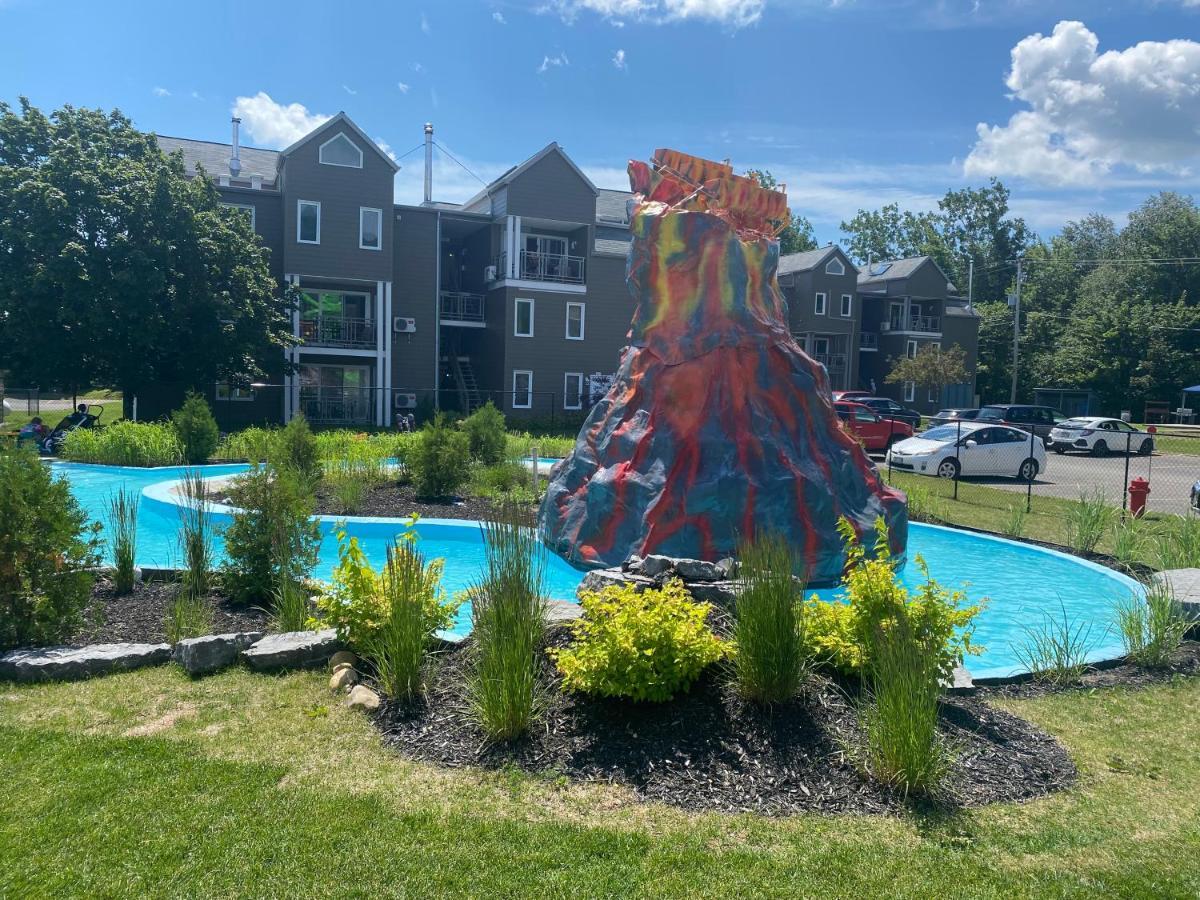 Condo avec parc aquatique ! Beaupré Extérieur photo