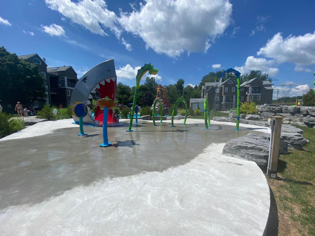 Condo avec parc aquatique ! Beaupré Extérieur photo