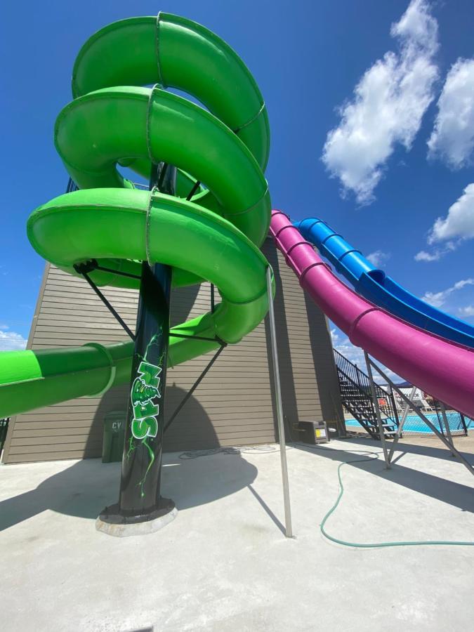 Condo avec parc aquatique ! Beaupré Extérieur photo